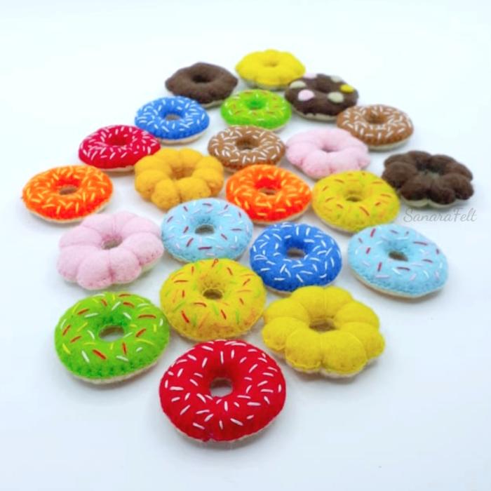Gambar Mainan Edukasi Anak Replika Makanan Donat Mini Flanel - Set Mix (12) dari Sanarafelt undefined Tokopedia