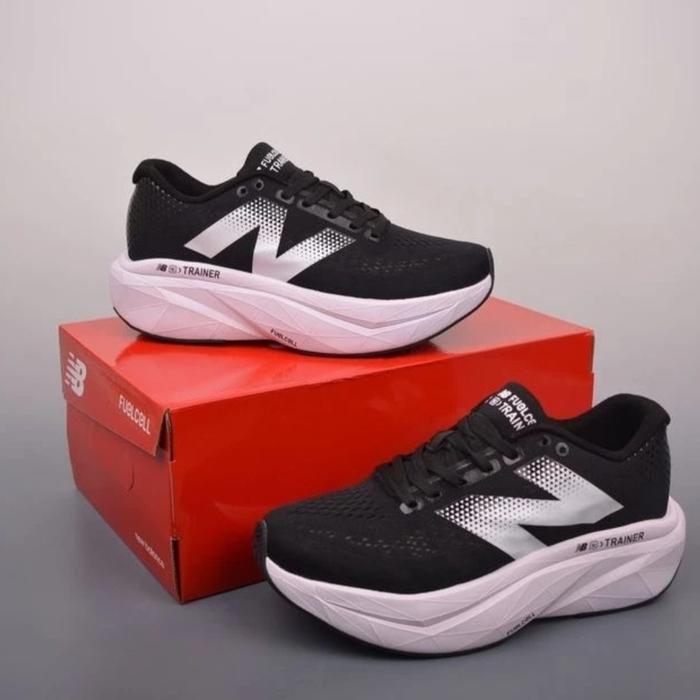 Gambar SEPATU NEW BALANCE FUELCELL SC TRAINER V3 BLACK WHITE ORIGINAL - BLACK WHITE, 40 dari BAROKAHSTOREJKT20 undefined Tokopedia