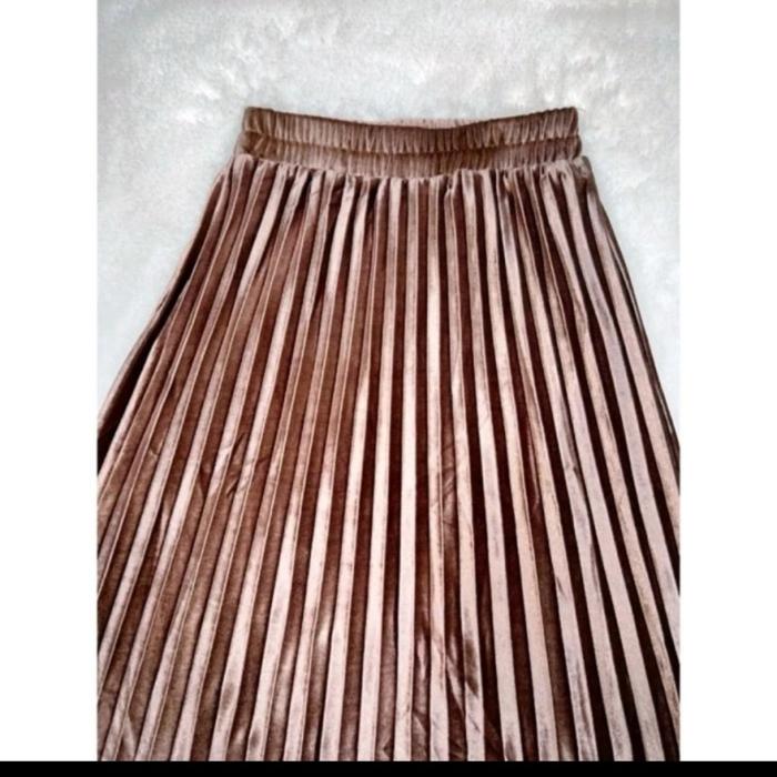 Gambar Rok Bludru Plisket Velvet Skirt jumbo all size fit ton xll bb 85kg  Karet Nyaman Pesta Panjang Bawahan Maxi Wanita Hitam  Burgundy  viral korean look varisha paris legend jadul burgundy Variasi Standar  Kerja - milo dari sweet time id undefined Tokopedia