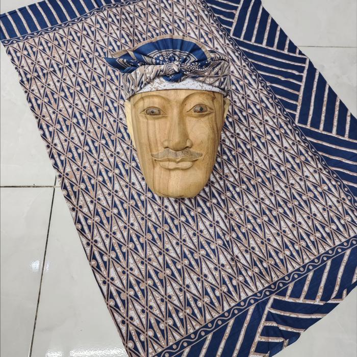 Gambar set saput udeng kurta pakaian pria adat Bali - 1 dari Andira Bali Busana undefined Tokopedia