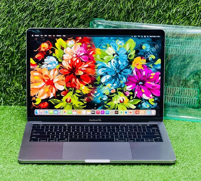 【美品】MacBook pro 13インチ 本体　シルバー　2016 Apple MacBook シルバー MacBook Pro 13″2016 Restored Apple MacBook