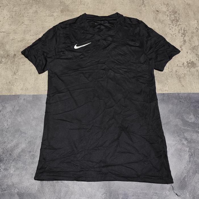 Gambar baju kaos olahraga pria nike hitam bekas dari mocampid undefined Tokopedia