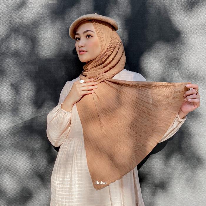 Gambar JINISO AURA Active Hijab Pashmina Flowy Plisket Wave Original Official Store - COCO CARAMEL dari JINISO OFFICIAL STORE undefined Tokopedia