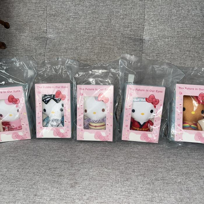 Gambar Hello kitty 50th Anniversary plush bag tag Mcdonalds dari winzshopcherbonz undefined Tokopedia