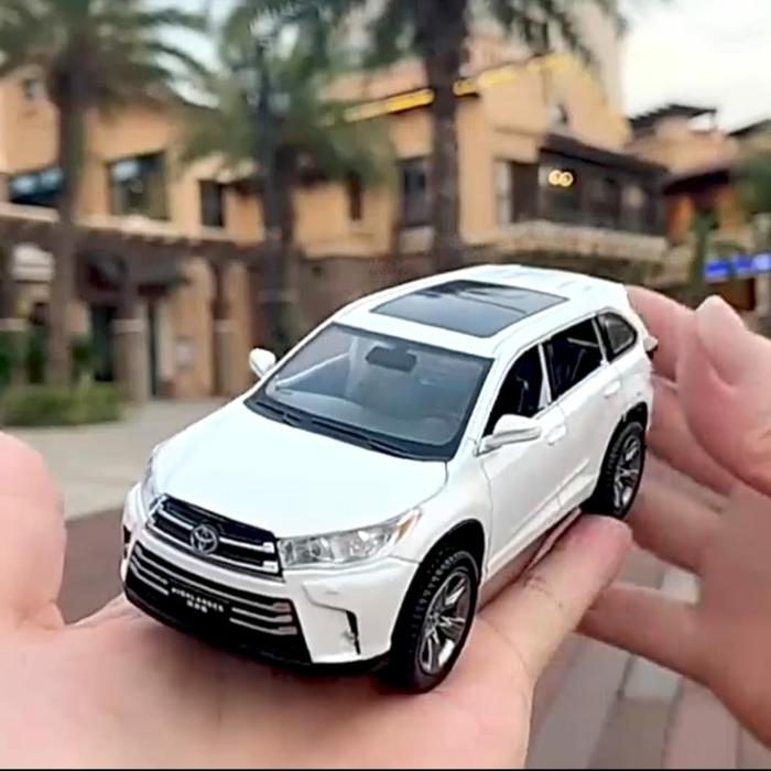 Gambar Diecast jackiem 1/32 toyota kijang  new innova highlander suv - Putih dari DELVN TOYS undefined Tokopedia