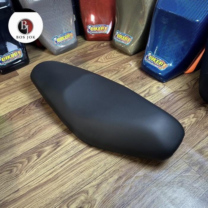 Gambar JOK MOTOR XEON GT XEON 125 XEON KARBU  XEON RC - Jok FIber PUTIH dari Bos Jok's Motor undefined Tokopedia