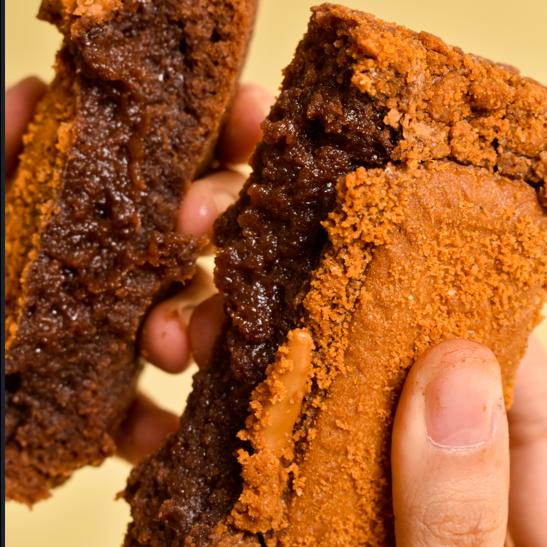 Gambar Cascara Cookies - Kue Mini Fudgy Brownies Ulang Tahun Cokelat 9pcs 10x10cm - Lotus Biscoff, Pakai Bubblewra dari CascaraCookies undefined Tokopedia