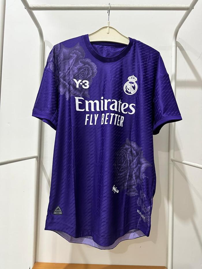 Gambar Jersey Original Real Madrid Fourth Y-3 2023-2024 Size M dari dhotomo-store undefined Tokopedia