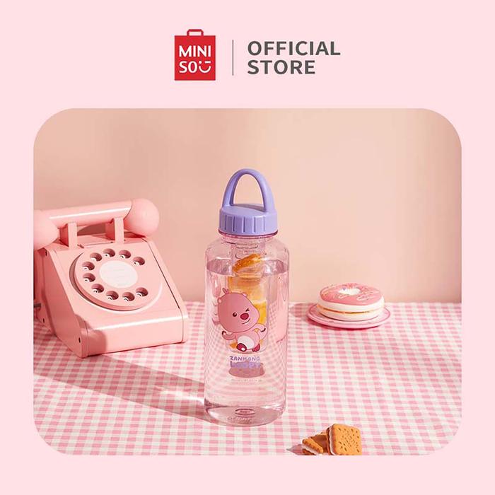 Gambar Miniso x Zanmang Loopy Collection Botol Plastik 1L Botol Air Olahraga Plastic Bottle Gelas Plastik Portabel Gelas Minum Berkapasitas Besar - Ungu dari minisoshopid undefined Tokopedia