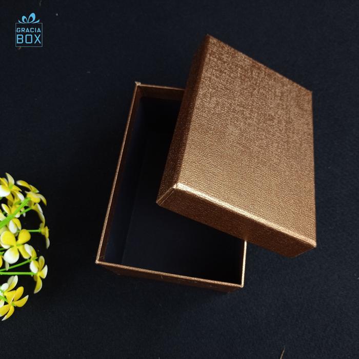 Gambar Hard Box ukuran 14.5 cm x 10 cm x 8 cm - Gold 05i, Pita+SP dari Gracia Box undefined Tokopedia