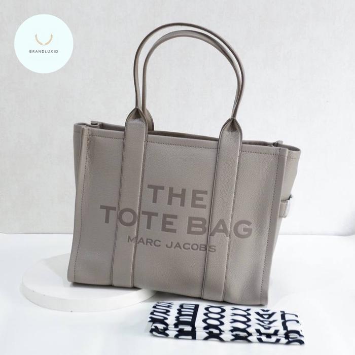 Gambar Marc Jacobs The Leather Large Traveler Tote Bag in Cement Grey, Rose & Argan Oil - Cement Grey dari Brandluxid undefined Tokopedia