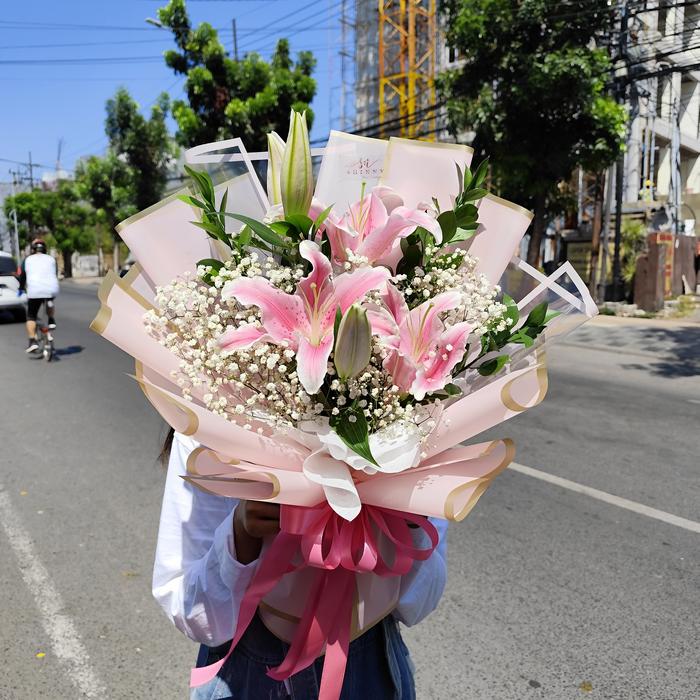 Gambar lily bouquet/buket bunga lily/bunga asli Surabaya - pink, +mawr&bbybreath dari Shinny florist undefined Tokopedia