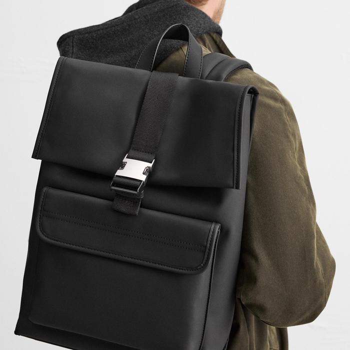 Gambar Tas Ransel Pria Zara Original Rubberised Backpack With Flap Ada Slot Laptop Bag Tas Punggung Cowok Laki Laki - Black dari giftforyou.jkt_NEW undefined Tokopedia