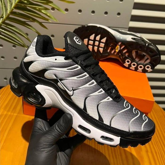 Jual SEPATU NIKE AIR MAX TN PLUS BLACK WHITE ORIGINAL VIETNAM BNIB