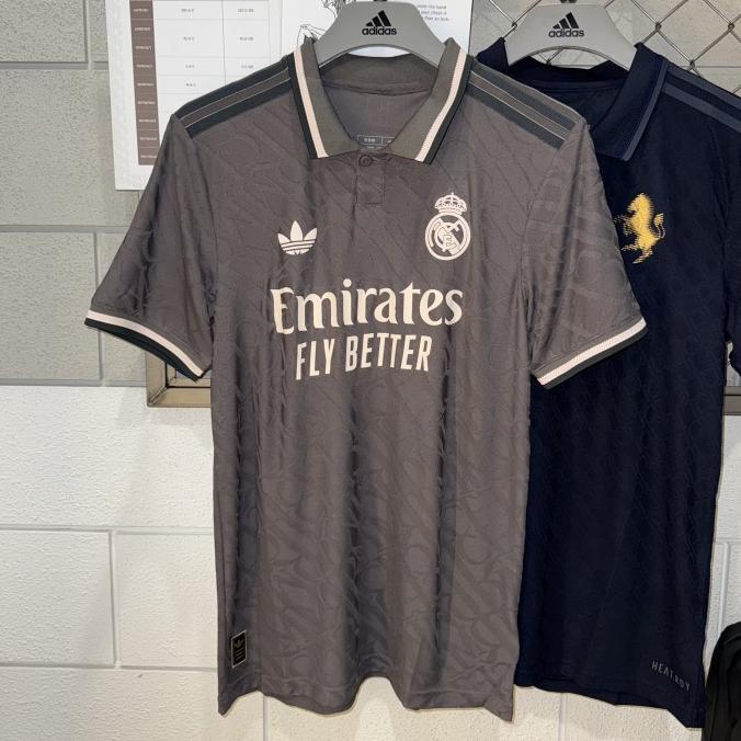 Gambar Jersey Real Madrid 3rd 2024/2025 - Adidas Originals Jersey Madrid Third - Fan Version & Authentic Player Issue - Jersey Third Madrid - Jersey 3rd Madrid terlaris - S, Player Issue dari kimikikimim undefined Tokopedia