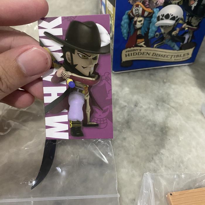 Gambar Mighty jaxx freeny hidden dissectibles one piece warlord series 4 blind box miniso selected Kuma Law Mihawk - Ungu dari Game INI undefined Tokopedia