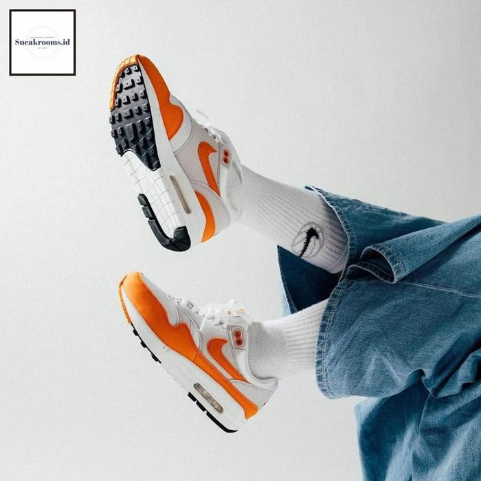 Nike Sportswear Air Max Anniversary Magma Orange Promo Nike Air Max Safety  Orange W Original Resmi (100% Authentic) 36 Di Sneakrooms Id Tokopedia
