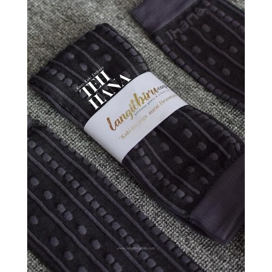Gambar Kaos Kaki Teh Hana Emboss - Grey dari langitbirucorp undefined 4 Tokopedia