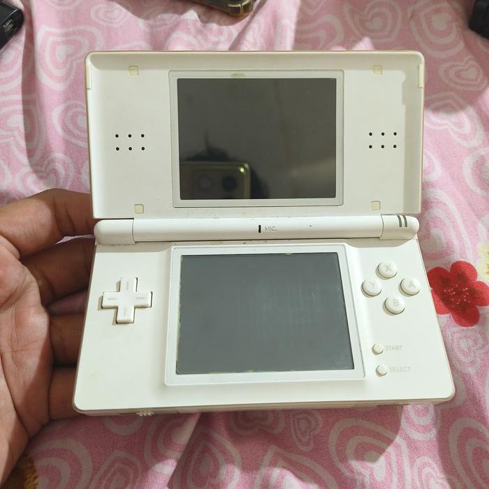 Gambar Nintendo DS lite pink plus casing mika ( tergantung ketersediaan) flash card full game cfw pen USB charger - Putih dari TOKO RETRO DUDI TECH undefined Tokopedia