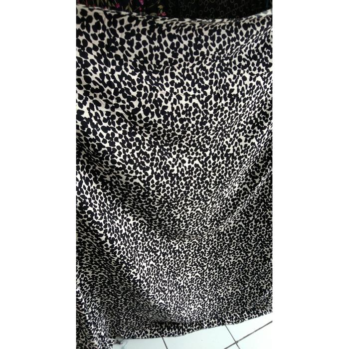Gambar kain katun rayon viscose motif macan tutul terbaru best sellerll - Hitam dari ajomanihtextile undefined Tokopedia