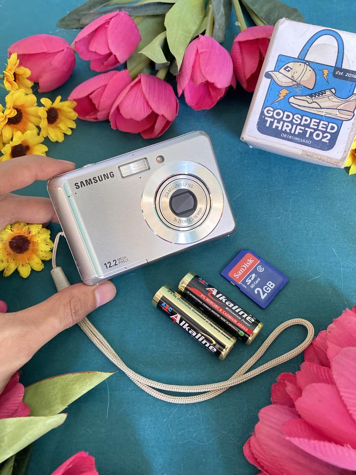 Gambar Camera Digital Samsung ES17 Silver series 12.1 MegaPixels 3x Optical Zoom (MINUS) dari Play Ghani undefined Tokopedia