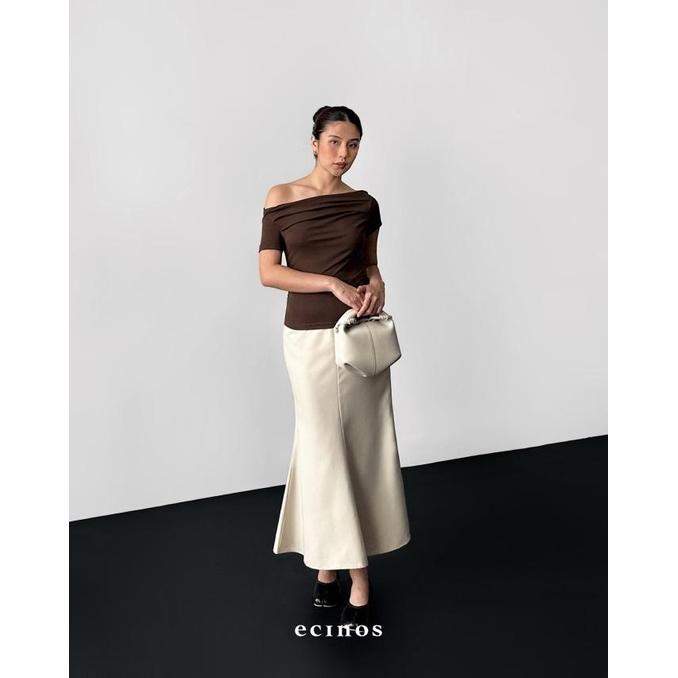 Gambar Ecinos - Core Fitted Off Shoulder Tencel Top - Coffee, S-M dari Radeya Attire Shop undefined Tokopedia