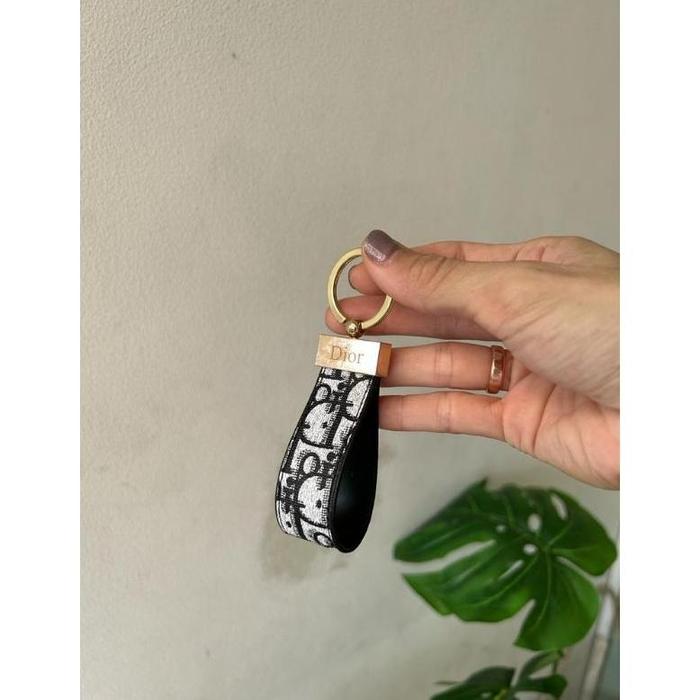 Gambar Gantungan Kunci Mobil Motor Gucci Keychain Termurah Ready Terbaik - Dior dari ExchangeStore undefined Tokopedia