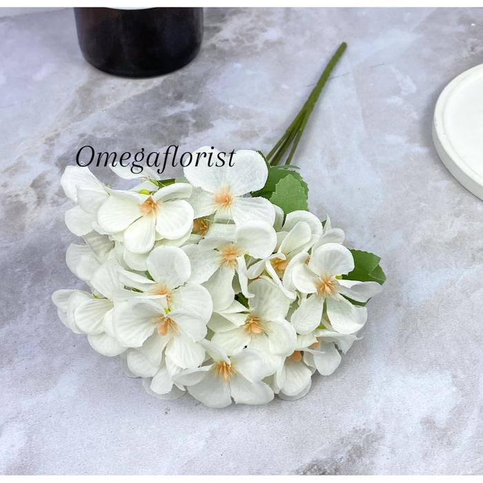 Gambar Bunga Hydrangea Artificial / Bunga Plastik / Dekorasi - Putih dari OmegaFlorist undefined Tokopedia