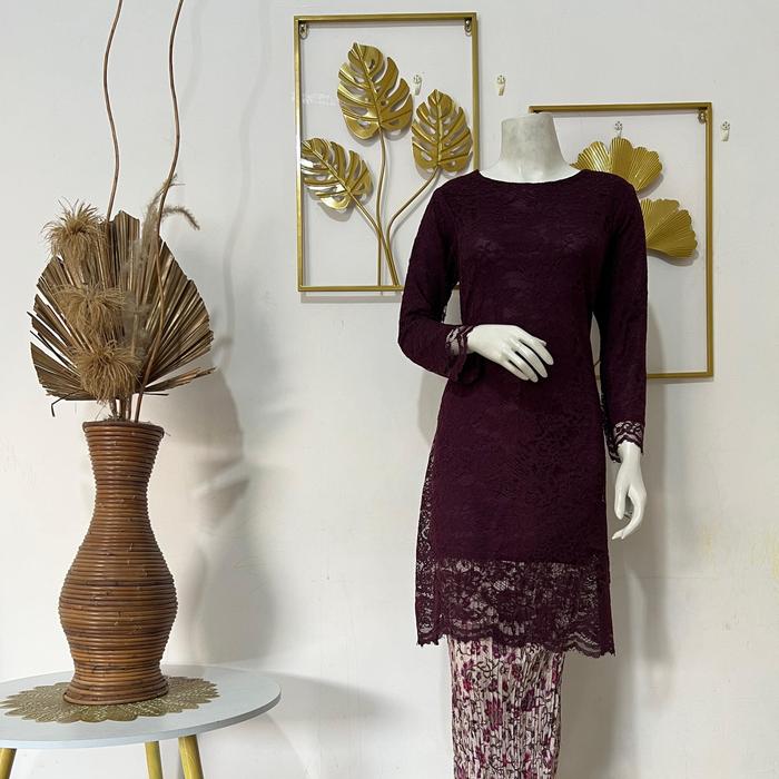 Gambar SETELAN KEBAYA TUNIK BROKAT/KEBAYA KEKINIAN/KEBAYA MODERN - Burgundy, S dari AnB kebaya undefined Tokopedia