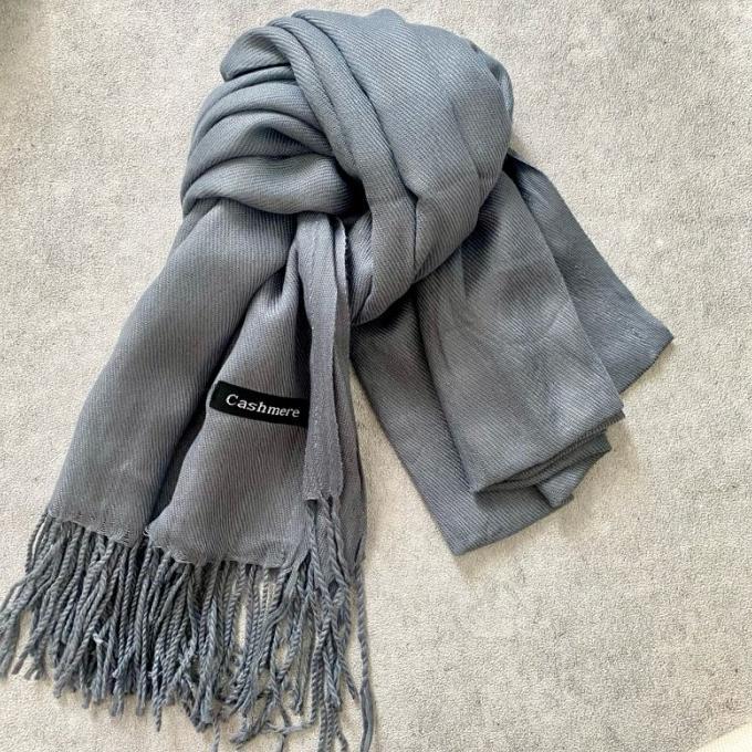 Gambar PASHMINA CASHMERE SHAWL DUBAI • PASMINA SHAWL KOREA RUMBAI KEKINIAN 200 X 70 - Abu tua dari Perfect Pattern. undefined Tokopedia