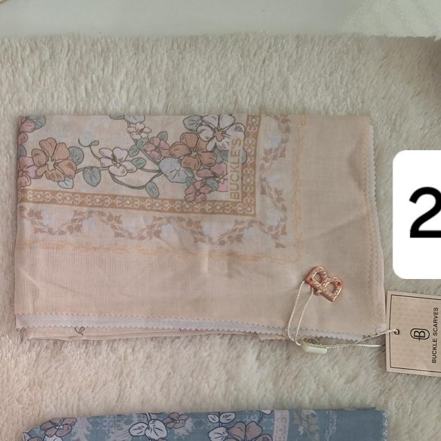 Gambar kerudung buckle scarves ,hijab bukle motif pouch - No 2 dari omahluwes undefined Tokopedia
