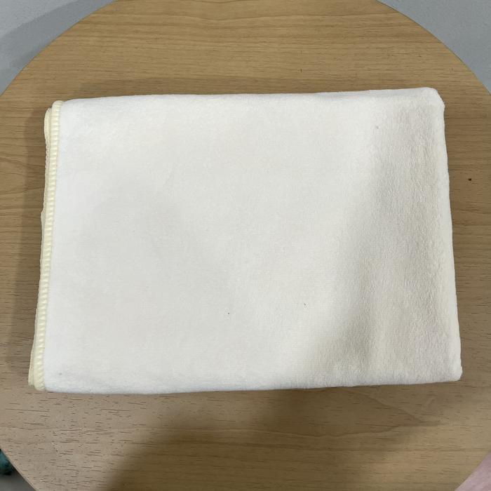 Gambar QUICKDRY Handuk Olahraga Sport Towel Microfiber - 35x80cm - White dari House of Julia undefined Tokopedia