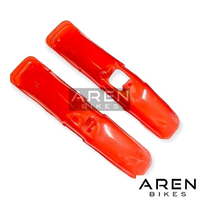Gambar SPAKBOR SEPEDA ANAK 12 16 PLASTIK PVC FENDER MUDGUARD SLEBOR MERAH KUNING BIRU UKURAN 12" 16" INCH - Merah, 12 dari AREN BIKES undefined Tokopedia