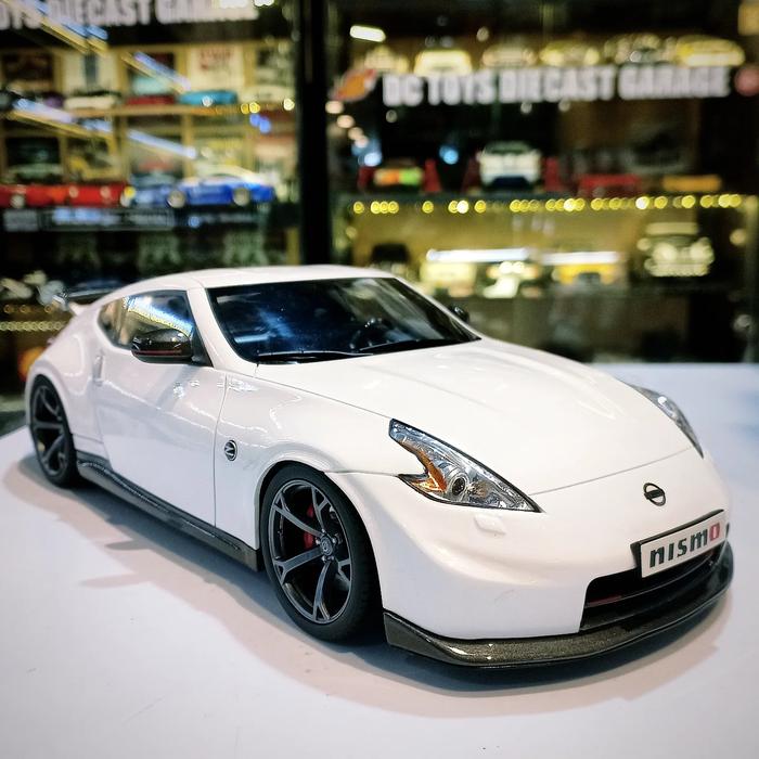 1/18 Nissan 370Z Fairlady NISMO White by GT Spirit Resin Model