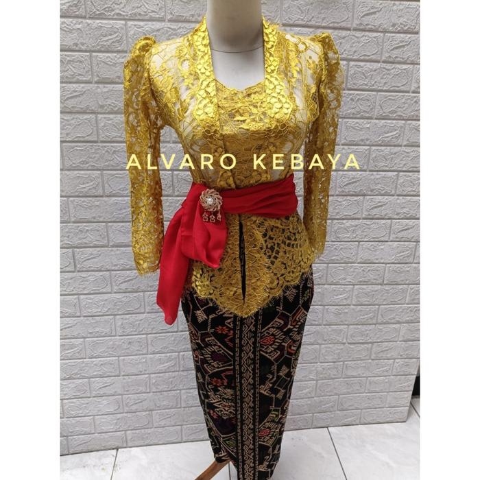 Gambar setelan kebaya gold emas set kutubaru brokat brukat wanita cantik bali modern wisuda jawa tradisional kondangan lamaran kuning adat fashion lengan panjang kamen ready batik jadi jogja motif songket bordir premium - kuning gold, S dari alvaro kebaya jogja undefined Tokopedia