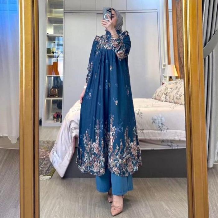 Gambar (terbaru) Setelan Long Tunik Wanita Kekinian Terbaru Satu Set Baju Dan Celana Bahan Rayon Dimaond Dan Crinkle Airflow Baju Muslim - Biru Peoni dari llarisaan undefined Tokopedia
