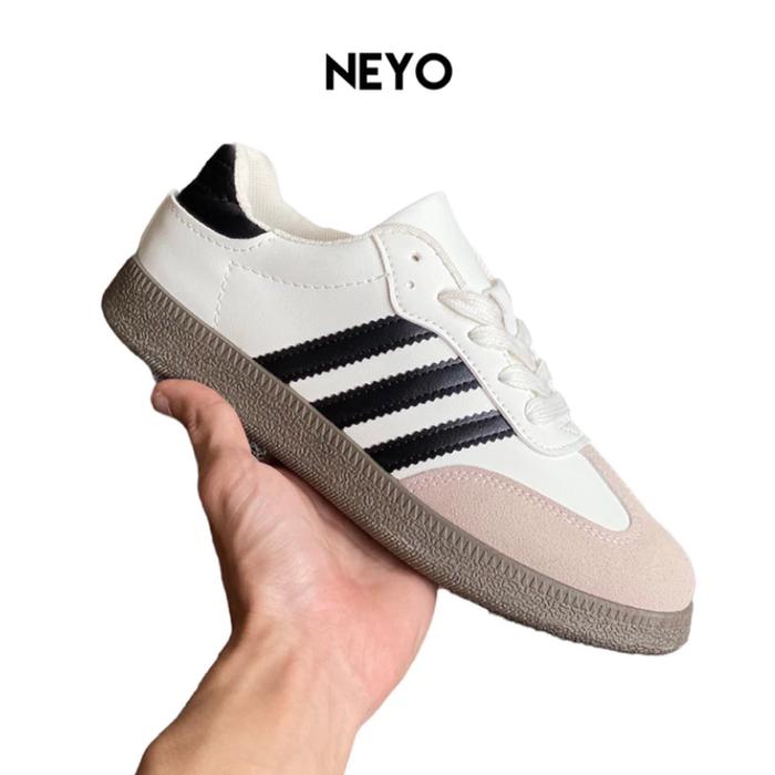 Gambar Sepatu Sneakers Wanita Bahan Suede Strip 3 Model Adidas - Putih, 36 dari Shopy Online undefined Tokopedia