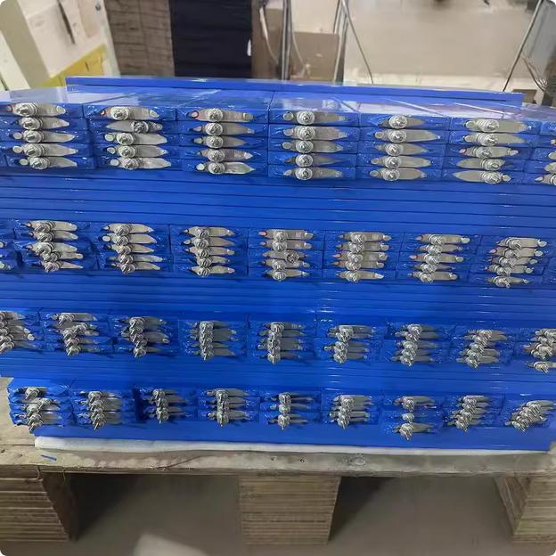 Gambar BYD Baterai Lithium Besi Fosfat 173Ah 3.2V 3.0KG 960x102x13.5mm Cocok untuk Penyimpanan Energi Fotovoltaik Roda Empat dan Pendingin Udara - BYD 3.2V173ah dari Caspo Store undefined Tokopedia