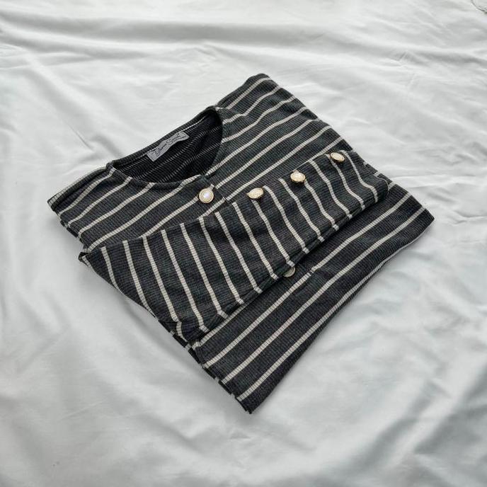 Gambar Khalisa Stripe One Set Rok dan Tunik By Yoora Sarah SALE!!! - Black dari Yoka MART undefined Tokopedia