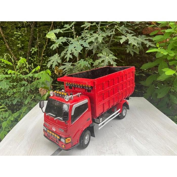 Gambar Miniatur Truck Mainan Truck Mirip Asli Truk Kalimantan Oleng - dyna dari Lisurrr shop undefined Tokopedia