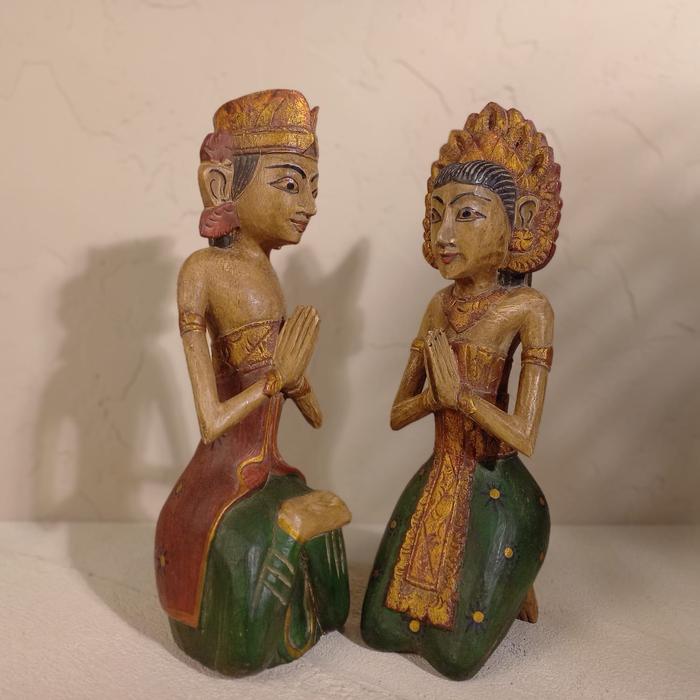 Gambar Patung Pajangan Pengantin Bali wedding couple Kado Unik Pernikahan - Hijau dari Leolle Bali undefined Tokopedia