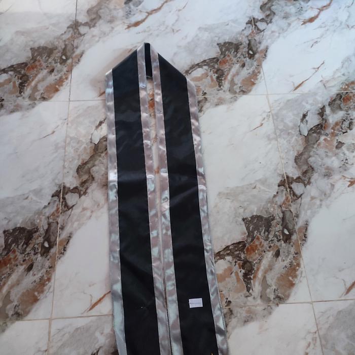 Gambar SELENDANG POLOS BIJIAN SELENDANG WARNA WARNI SELENDANG - hitam silver dari Rumah bordir Pramuka undefined Tokopedia