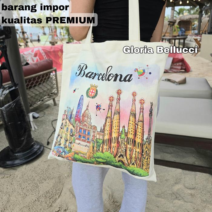 Gambar totebag canvas tas barcelona souvenir oleh oleh sagrada familia negara spain spanyol - a dari Gloria Bellucci. undefined Tokopedia