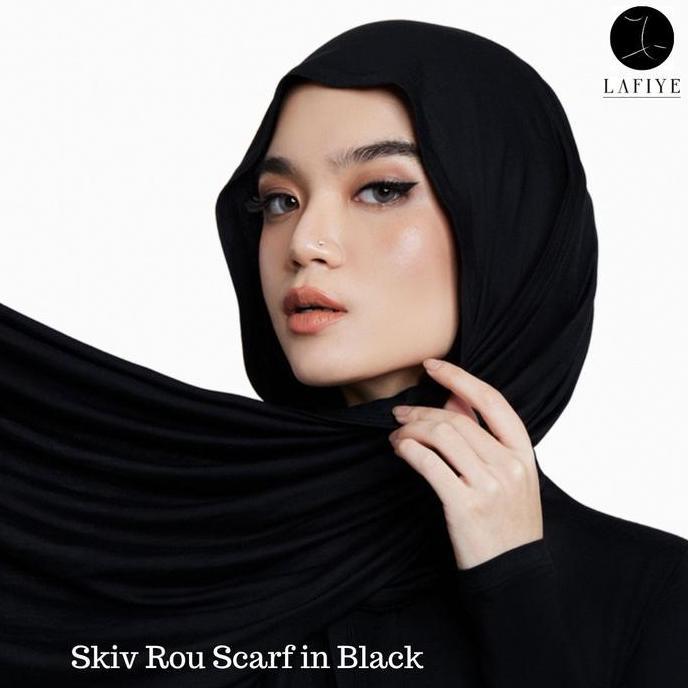 Gambar Promo / Terlaris Skiv Rou Scarf by Lafiye - Tencel Pasmina Anti Bacterial [Ready Stock and Original] Pashmina Jilbab Syal Kerudung kaos mleyot - Black dari Platinum Store27 undefined Tokopedia