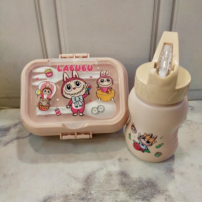 Gambar PAKET SET TEMPAT MAKAN SUSUN DAN BOTOL MINUM LABUBU 4845 FREE SENDOK GARPU//SET LUNCH BOX - Merah Muda dari metave18 undefined Tokopedia