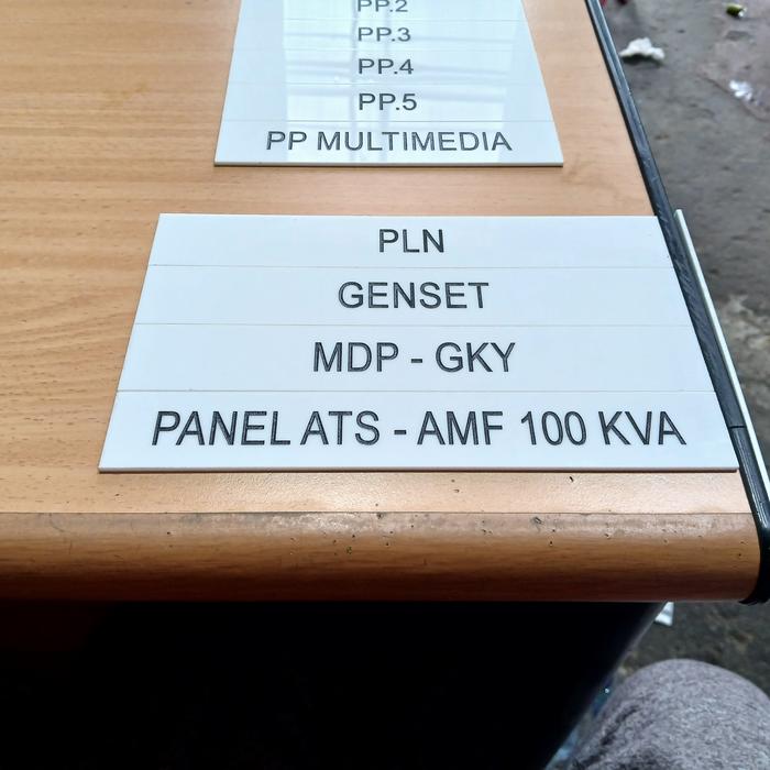 Gambar Name Plate Panel / Name Plate Box Panel Listrik / Name Plate Box / Name Plate Panel Box / Nama Panel Listrik / Nama Panel - Putih, 10 cm x 2.5 cm dari Tom Shop Electric undefined Tokopedia