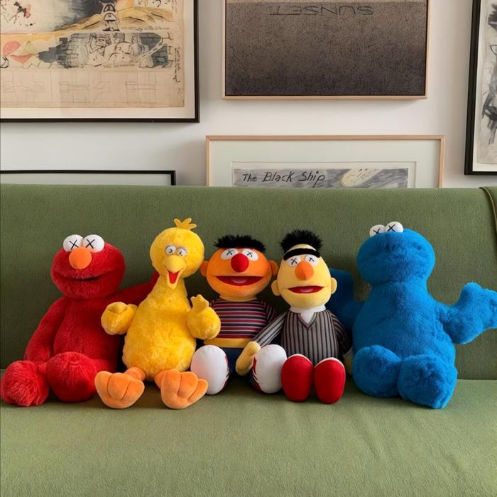 Gambar Boneka Kaws Uniqlo Sesame Street Plush Toy Complete Set Original dari Infinity Co. undefined Tokopedia