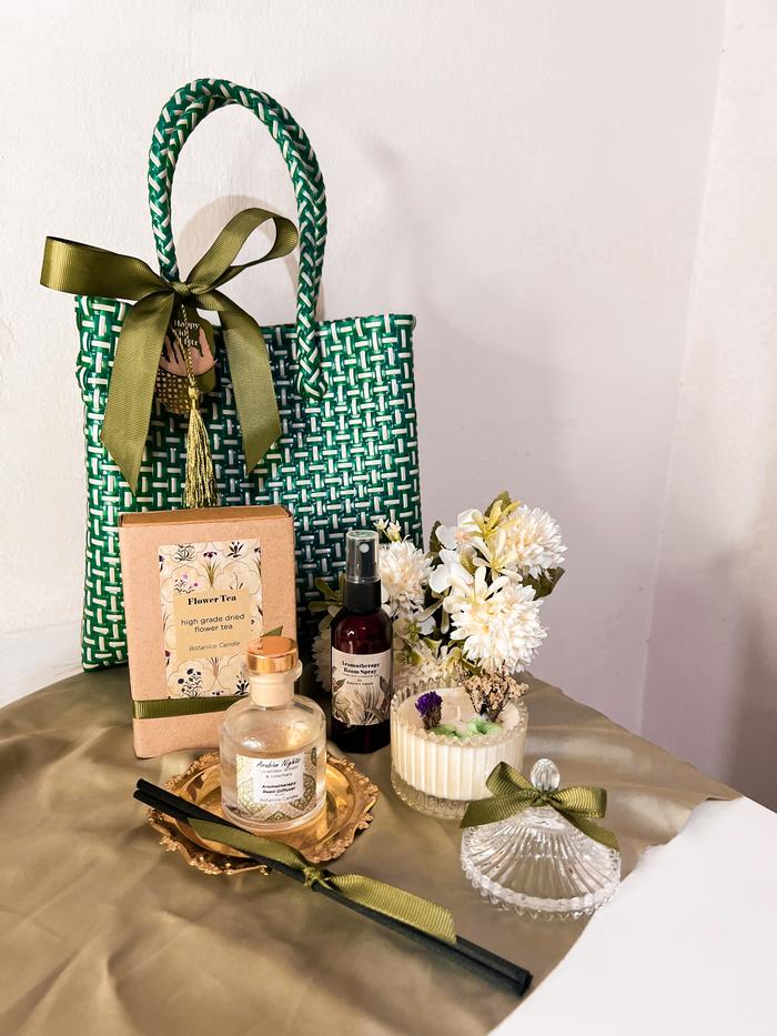 Gambar Hampers Lebaran / Eid Hampers lilin aromaterapi - scented candle - BOX A, Arabian Nights dari Botanico candle Kota Administrasi Jakarta Utara Tokopedia