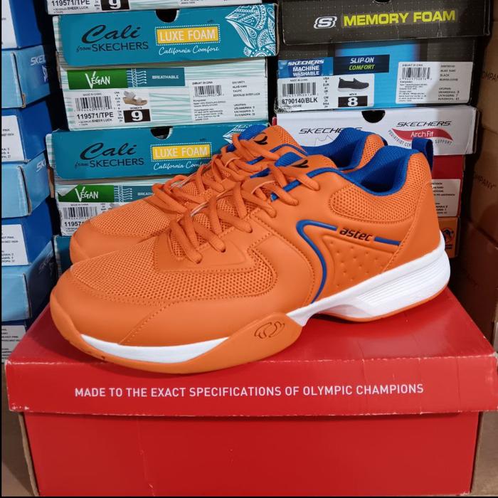 Gambar Ready size 45 (DISKON 70-80%) 100% Original BNIB SEPATU ASTEC HAWKE BADMINTON dari Jastip Sport Station undefined Tokopedia