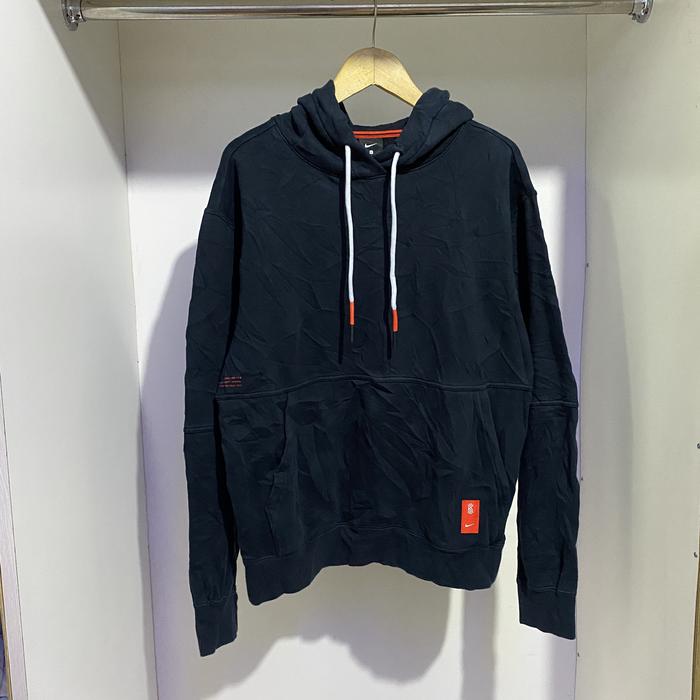 Gambar Jaket hoodie nike second thrift dari @style_high21 undefined Tokopedia